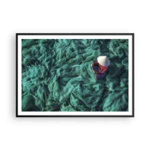 Poster in einem schwarzem Rahmen - Eine Person mit Hut zwischen grünen Fischernetzen - 100x70cm - In einem Meer aus Netzen - Moderne Wanddekoration für Wohnzimmer und Schlafzimmer ARTTOR