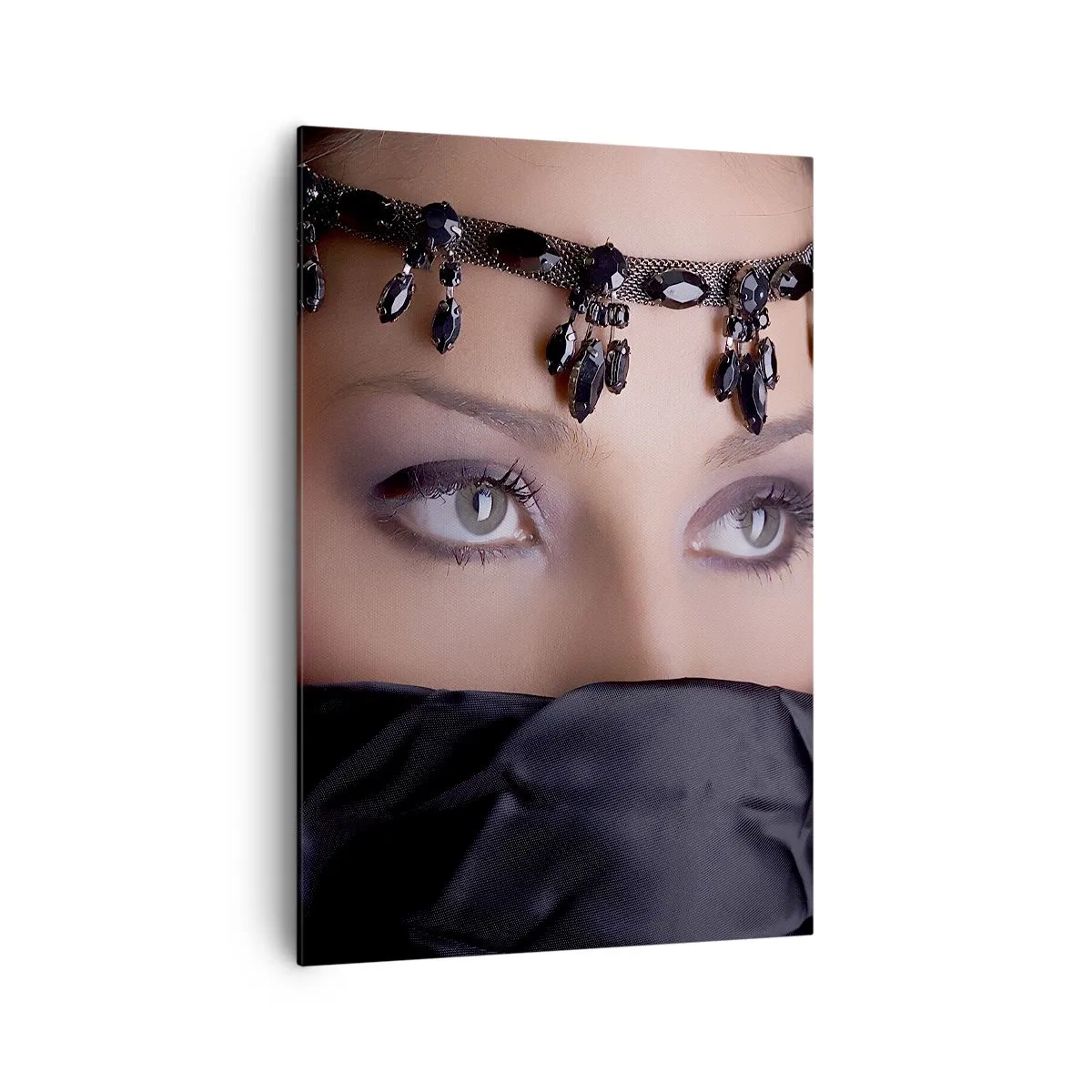 Bild auf Leinwand - Leinwandbild - Porträt einer Frau mit dekorativem Schmuck vor schwarzem Hintergrund - 70x100cm - Orientalisches verführerisches Geheimnis - Moderne Wanddekoration für Wohnzimmer und Schlafzimmer ARTTOR