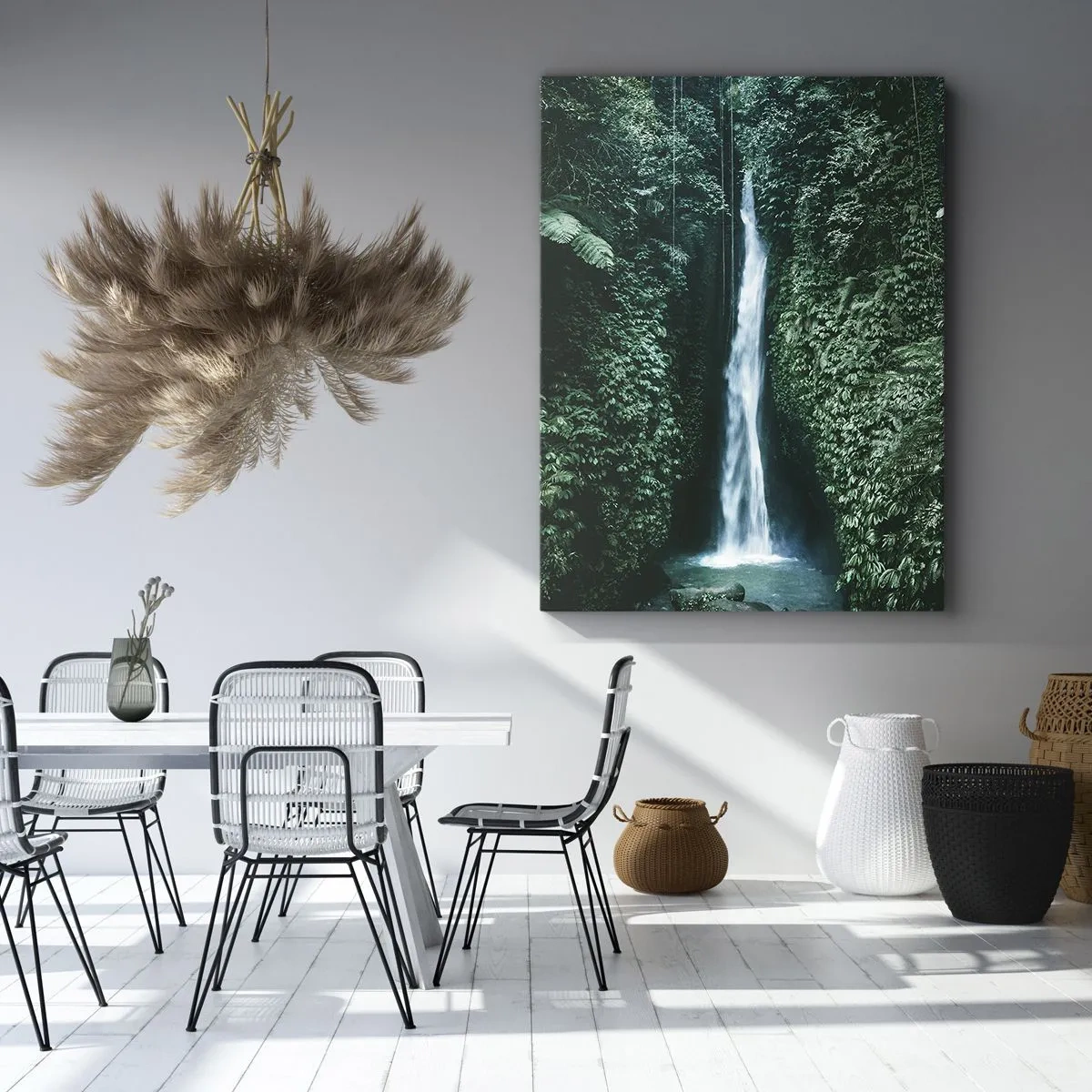 Bild auf Leinwand - Leinwandbild - Ein Wasserfall, umgeben von dichter tropischer Vegetation - 70x100cm - Tropisches Spa - Moderne Wanddekoration für Wohnzimmer und Schlafzimmer ARTTOR