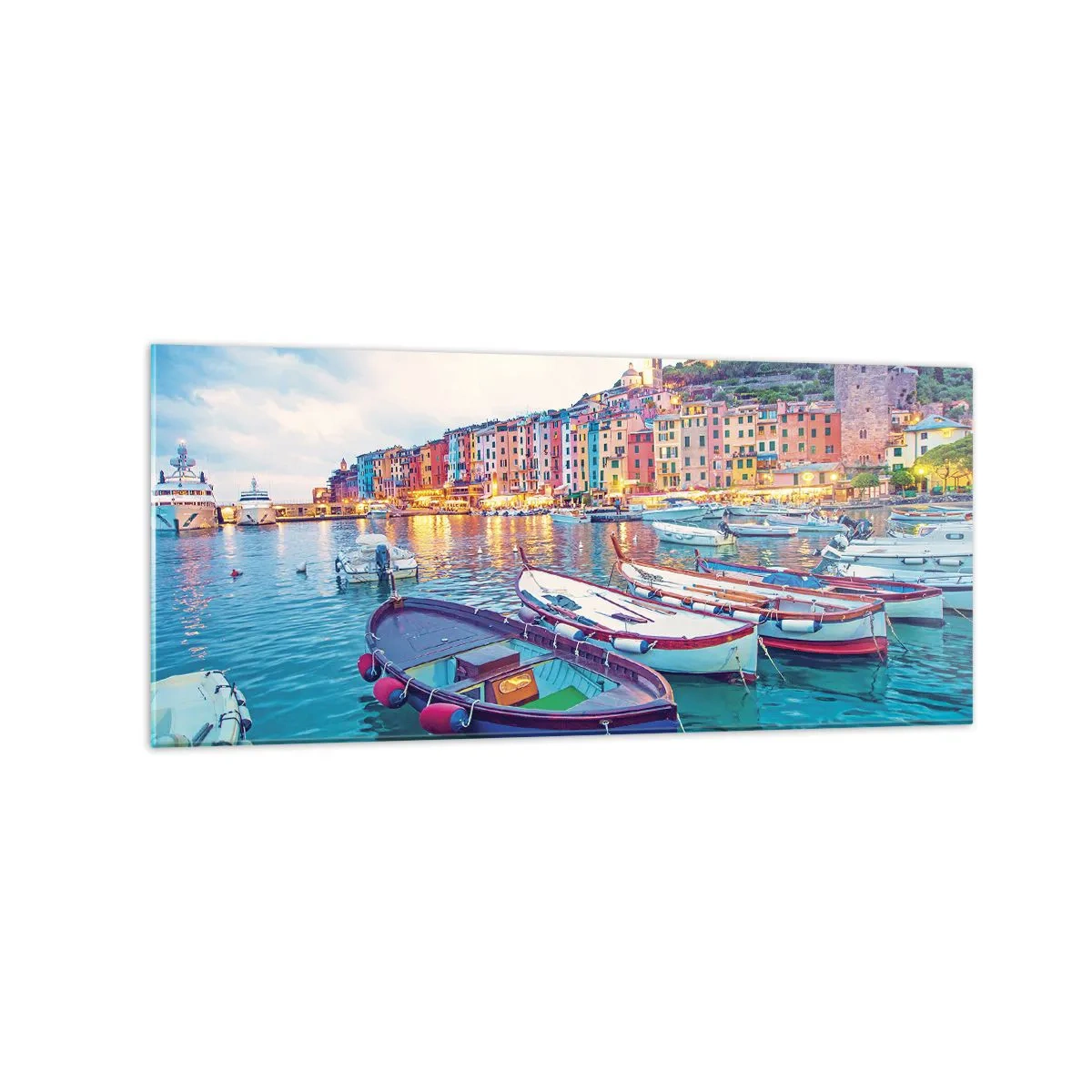 Glasbild - Bild auf glas - Eine bunte Stadt am Wasser mit Booten im Hafen - 120x50cm - Bunter Abend im Hafen - Moderne Wanddekoration für Wohnzimmer und Schlafzimmer ARTTOR