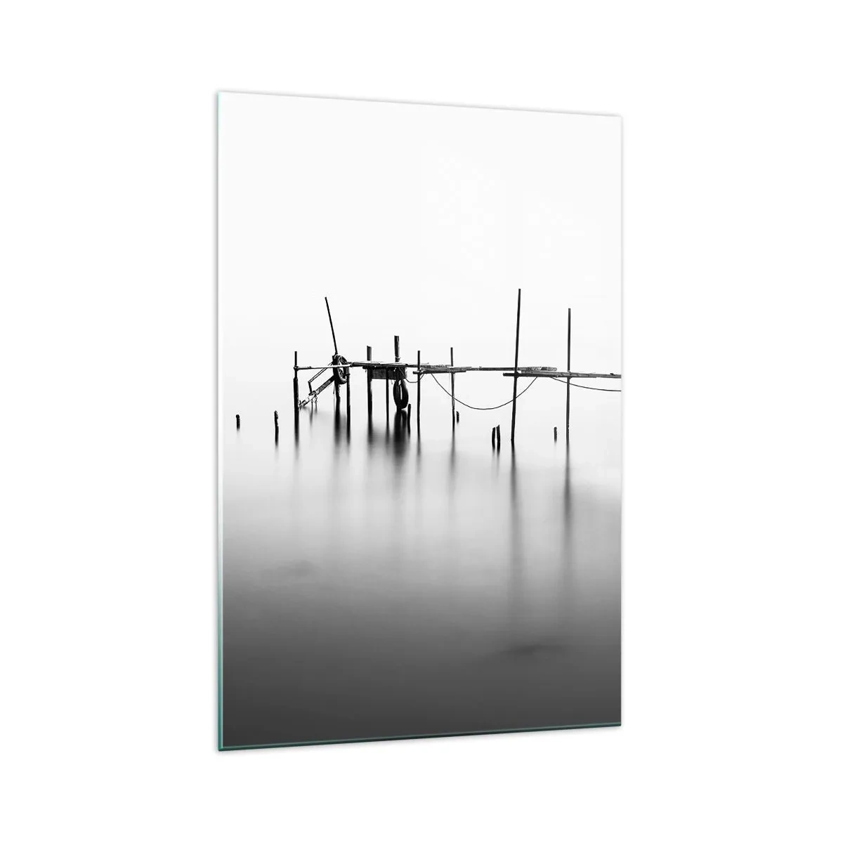 Glasbild - Bild auf glas - Ein schwarz-weißer Steg inmitten einer nebligen Landschaft - 70x100cm - Was ist, wenn es keine Welt gibt? - Moderne Wanddekoration für Wohnzimmer und Schlafzimmer ARTTOR