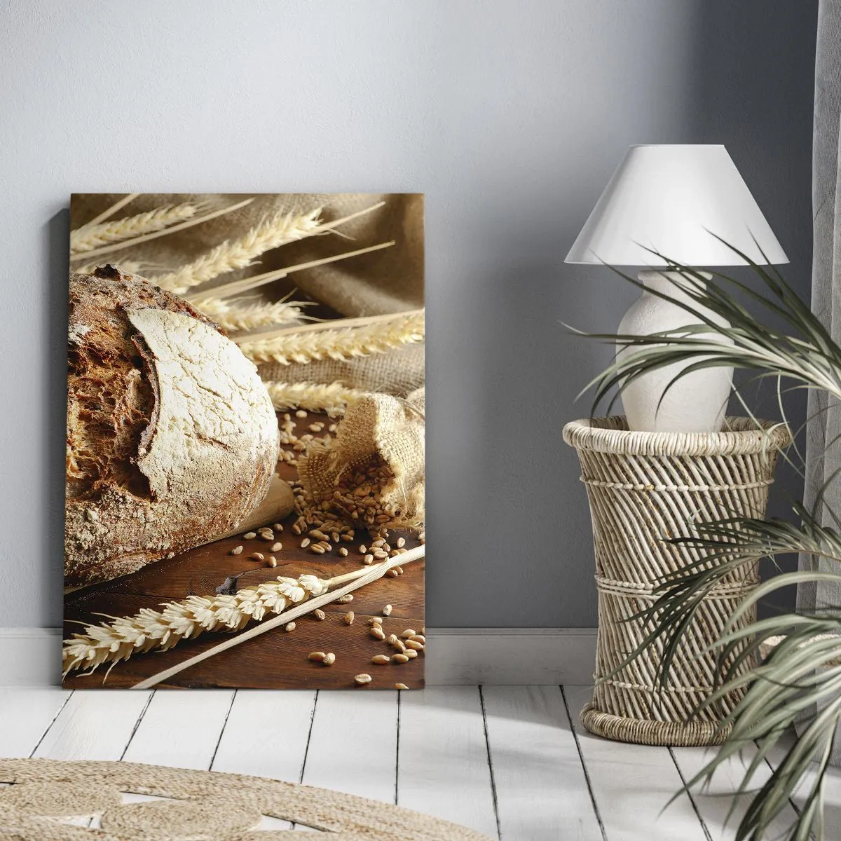 Bild auf Leinwand - Leinwandbild - Knuspriges Brot mit Körnern und Weizenähren auf Holzhintergrund - 50x70cm - Appetitanregend, duftend, knackig - Moderne Wanddekoration für Wohnzimmer und Schlafzimmer ARTTOR