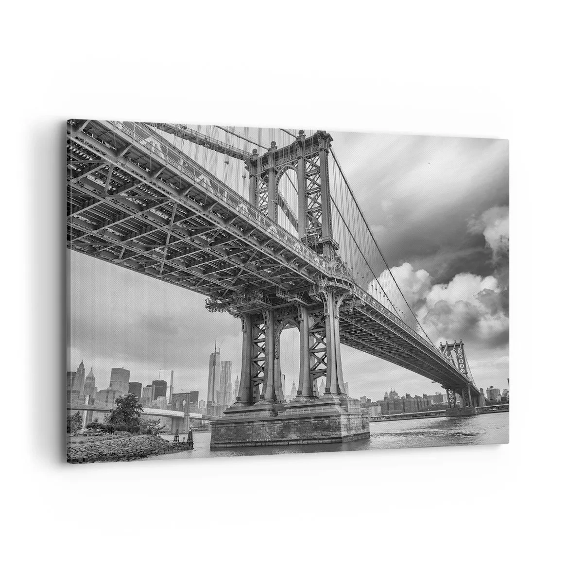 Bild auf Leinwand - Leinwandbild - Eine Brücke in Schwarz-Weiß mit Blick auf die Stadt - 100x70cm - Ins Herz der Stadt - Moderne Wanddekoration für Wohnzimmer und Schlafzimmer ARTTOR