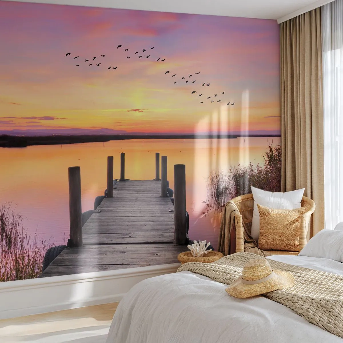 Fototapete Premium Sand - Holzsteg über dem See bei Sonnenuntergang - 100x70cm - Violette stille Morgendämmerung - Moderne Wanddekoration für Wohnzimmer und Schlafzimmer ARTTOR