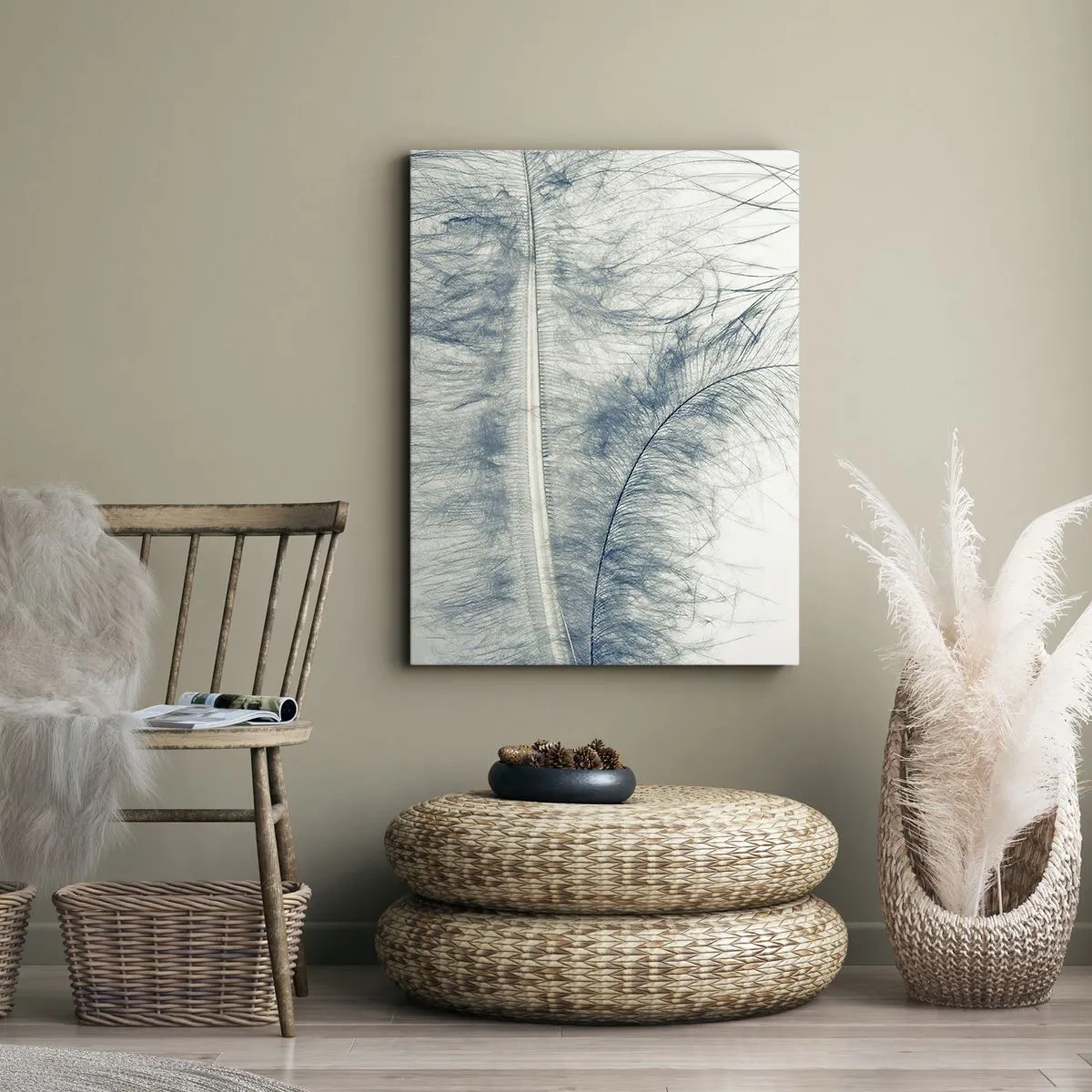 Bild auf Leinwand - Leinwandbild - Eine zarte Feder in Pastelltönen auf hellem Untergrund - 50x70cm - Flüstern der Natur - Moderne Wanddekoration für Wohnzimmer und Schlafzimmer ARTTOR