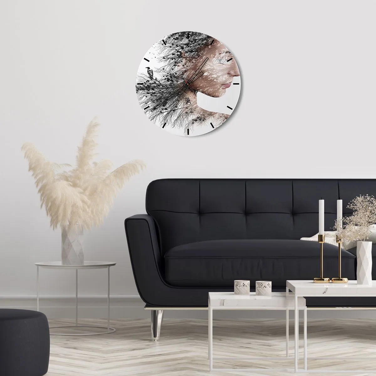Wanduhr - Glasuhr - Künstlerisches Profil einer Frau mit einem Motiv aus Zweigen und Vögeln auf weißem Hintergrund. - 30x30cm - Der Geist des Waldes - Moderne Wanddekoration für Wohnzimmer, Küche und Schlafzimmer ARTTOR