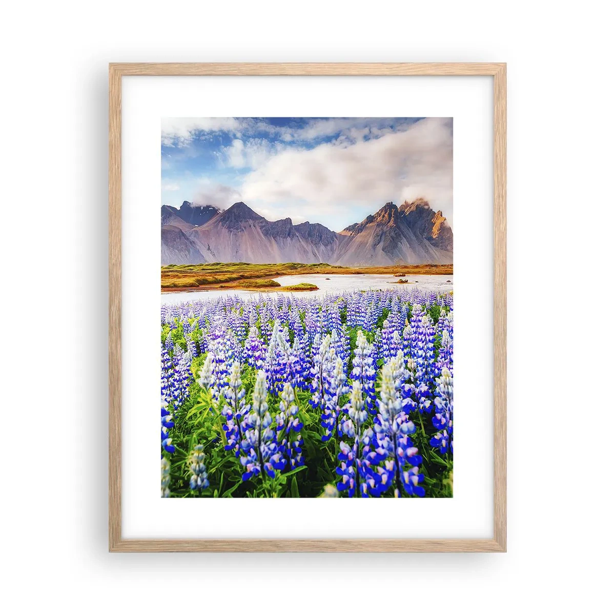 Poster in einem Rahmen aus heller Eiche - Kraft und Strenge neben Sanftmut - 40x50 cm