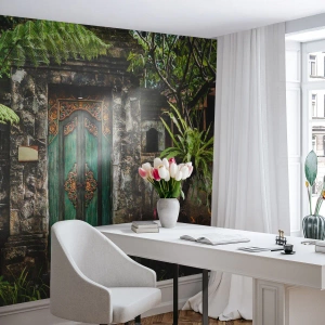 Fototapete Premium Canvas - Dekorative Türen, umgeben von tropischer Vegetation - 100x70cm - Eine Tür zu einer exotischen Welt - Moderne Wanddekoration für Wohnzimmer und Schlafzimmer ARTTOR