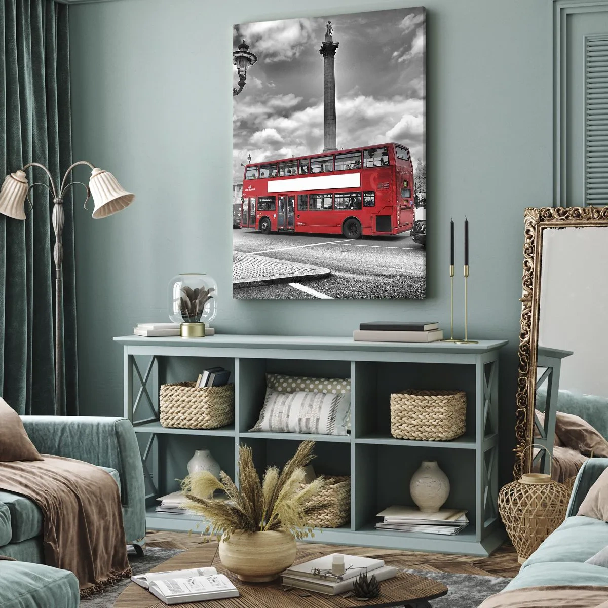Bild auf Leinwand - Leinwandbild - Ein roter Doppeldeckerbus vor einer schwarz-weißen Stadtkulisse - 50x70cm - Der wahre Blutkreislauf der Stadt - Moderne Wanddekoration für Wohnzimmer und Schlafzimmer ARTTOR