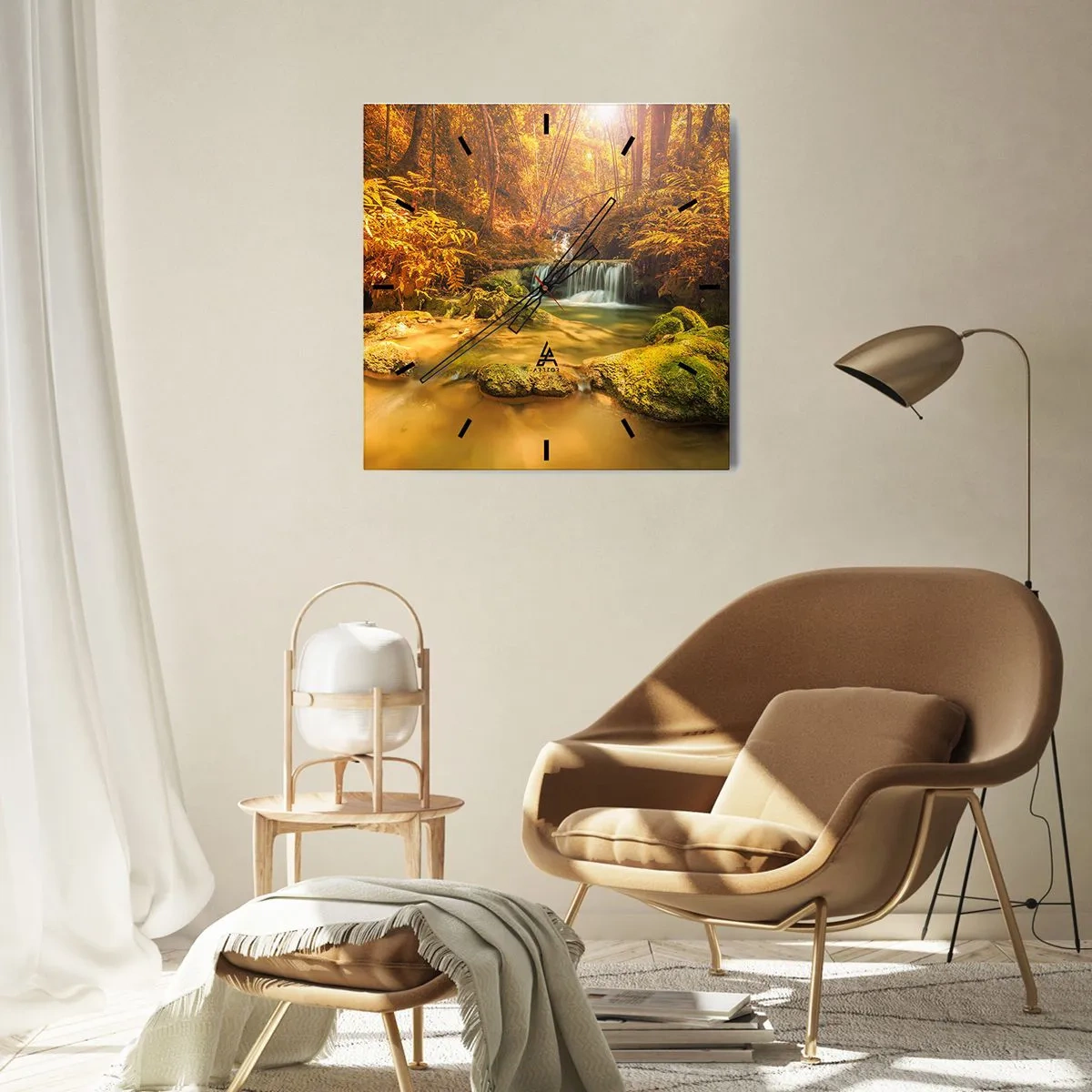 Wanduhr - Glasuhr - Ein goldener Wasserfall in einem herbstlichen Wald, umgeben von Grün - 30x30cm - Waldkaskade in Gold - Moderne Wanddekoration für Wohnzimmer und Schlafzimmer ARTTOR