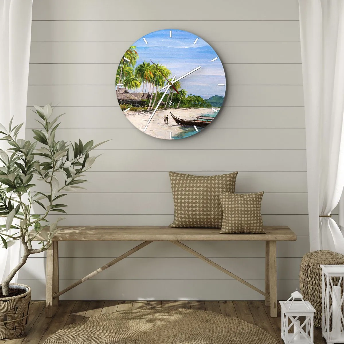 Wanduhr - Glasuhr - Ein Strand mit Palmen, einem Boot und exotischen Gebäuden im Hintergrund - 30x30cm - Exotischer Traum - Moderne Wanddekoration für Wohnzimmer, Küche und Schlafzimmer ARTTOR