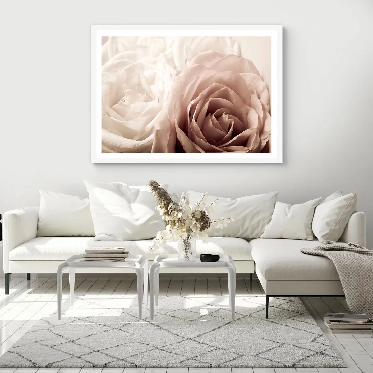 Poster in einem weißen Rahmen - Im Herzen der Rose - 100x70 cm