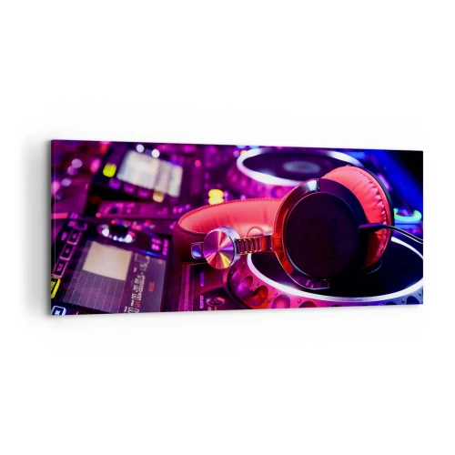 Bild auf Leinwand - Leinwandbild - DJ-Kopfhörer auf einer Konsole mit Neonbeleuchtung - 120x50cm - Bevor der Spaß beginnt - Moderne Wanddekoration für Wohnzimmer und Schlafzimmer ARTTOR