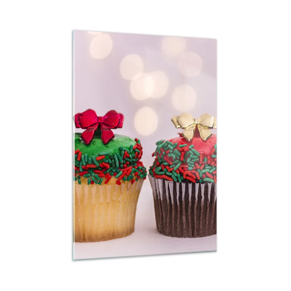 Glasbild - Bild auf glas - Weihnachts-Cupcakes mit Schleifendekoration - 50x70cm - Süßigkeiten bis zu der Schleife - Moderne Wanddekoration für Wohnzimmer und Schlafzimmer ARTTOR