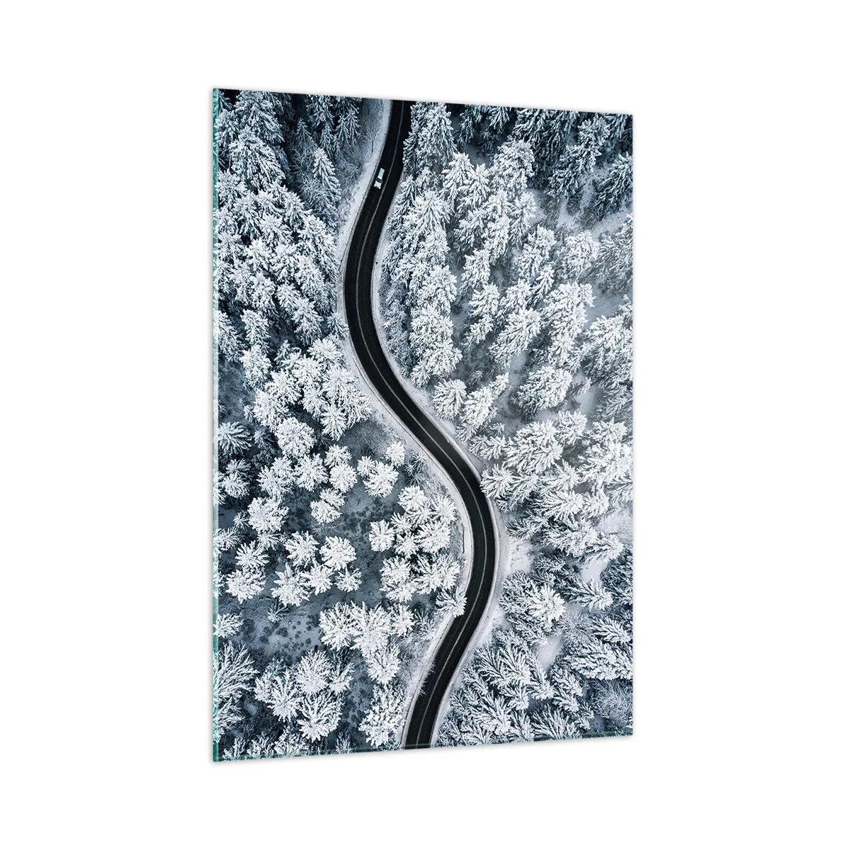 Glasbild - Bild auf glas - Eine kurvenreiche Straße durch einen Winterwald, von einer Drohne aus gesehen - 50x70cm - Durch den Winterwald - Moderne Wanddekoration für Wohnzimmer und Schlafzimmer ARTTOR