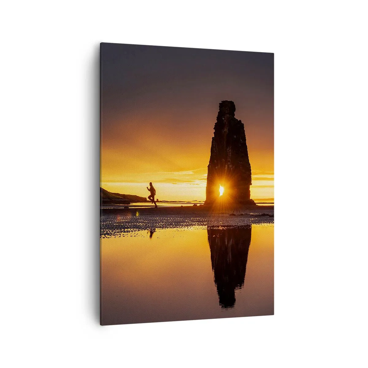 Bild auf Leinwand - Leinwandbild - Person läuft bei Sonnenuntergang am Strand mit Felsformation - 70x100cm - Nur du und die Natur - Moderne Wanddekoration für Wohnzimmer und Schlafzimmer ARTTOR