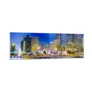 Glasbild - Bild auf glas - Nachtpanorama der Stadt mit auf dem Wasser reflektierten Lichtern - 160x50cm - Metropolis bei Regenbogennacht - Moderne Wanddekoration für Wohnzimmer und Schlafzimmer ARTTOR