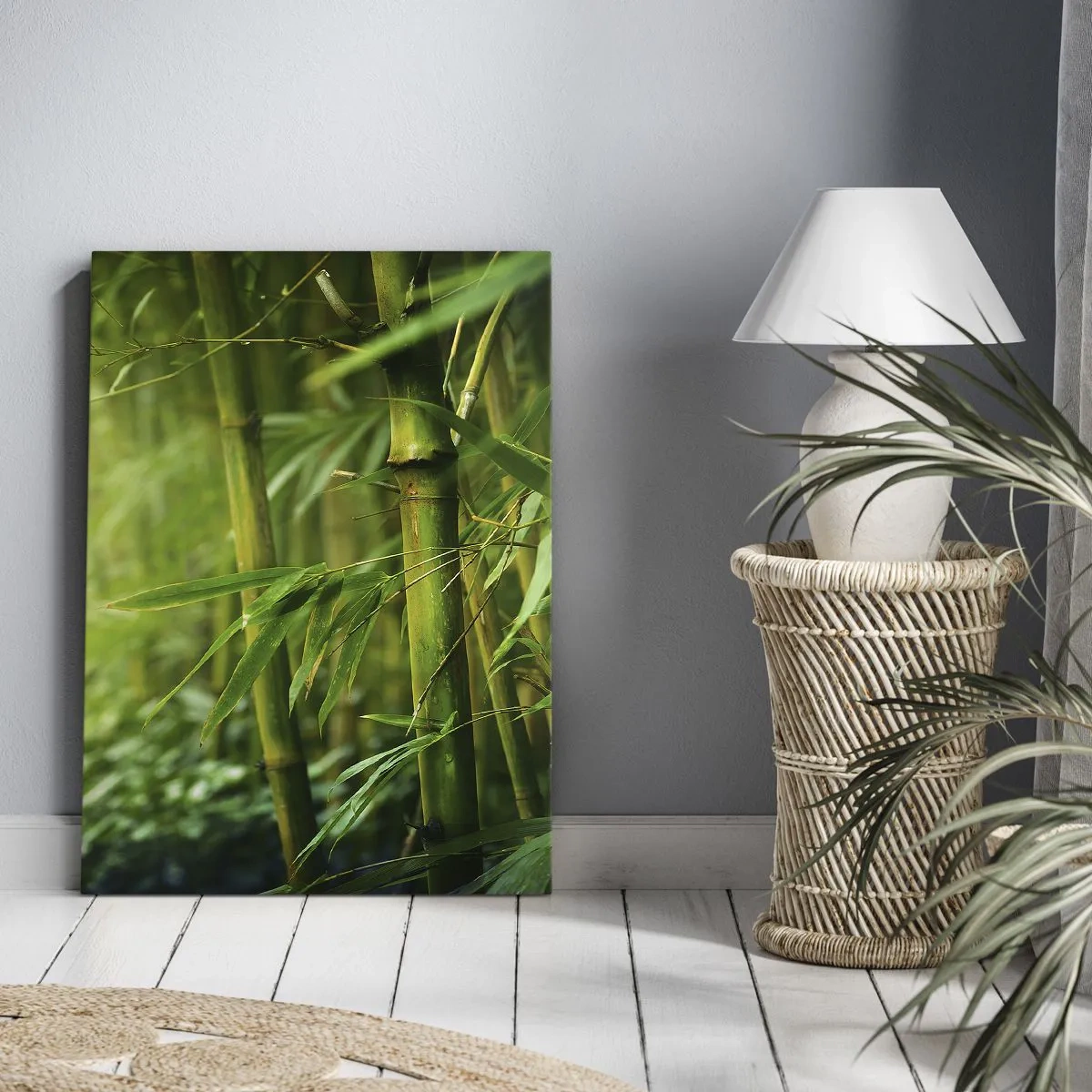 Bild auf Leinwand - Leinwandbild - Grüner Bambuswald in sanftem Licht - 50x70cm - Lerne Grün selbst kennen - Moderne Wanddekoration für Wohnzimmer und Schlafzimmer ARTTOR