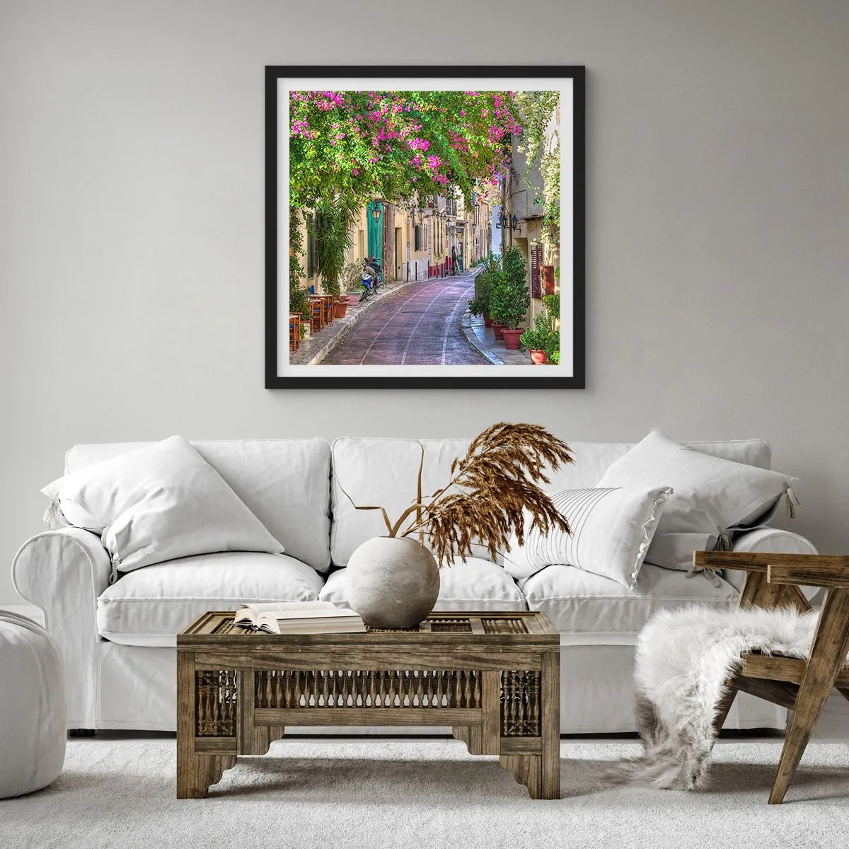 Poster in einem schwarzem Rahmen - Blühende Gasse - 30x30 cm