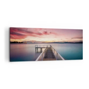 Bild auf Leinwand - Leinwandbild - Ein Steg, der bei Sonnenuntergang zu einem ruhigen See führt - 120x50cm - Die sanfte Flamme des Abends - Moderne Wanddekoration für Wohnzimmer und Schlafzimmer ARTTOR