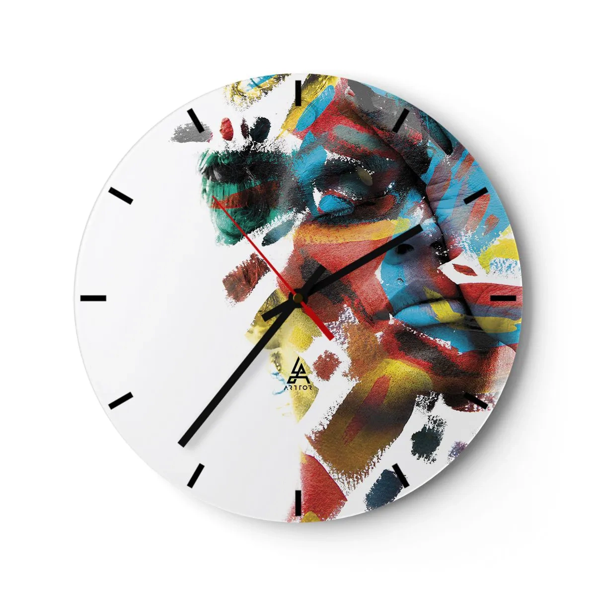 Wanduhr - Glasuhr - Bunte Abstraktion eines Gesichts mit intensiven Pinselstrichen - 30x30cm - Eine bunte Persönlichkeit - Moderne Wanddekoration für Wohnzimmer, Küche und Schlafzimmer ARTTOR