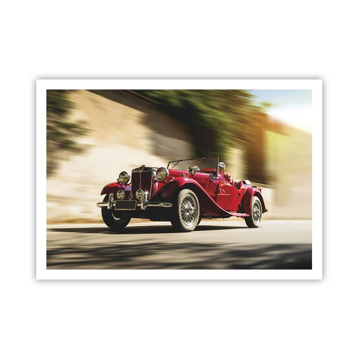 Poster - Roter Oldtimer in Bewegung auf einer sonnigen Straße - 100x70cm - Schöner als Nike von Samothrake - Moderne Wanddekoration für Wohnzimmer und Schlafzimmer ARTTOR