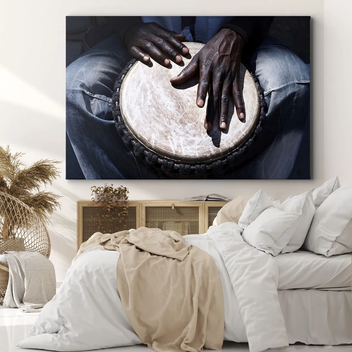 Bild auf Leinwand - Leinwandbild - Hände spielen eine Djembe-Trommel in einer dynamischen Komposition - 100x70cm - Lebe in deinem eigenen Rhythmus - Moderne Wanddekoration für Wohnzimmer und Schlafzimmer ARTTOR