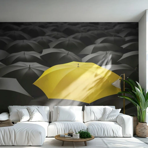 Fototapete Premium Sand - Ein gelber Regenschirm, der sich vom schwarzen Hintergrund abhebt - 100x70cm - Auf Wiedersehen Trauer - Moderne Wanddekoration für Wohnzimmer und Schlafzimmer ARTTOR