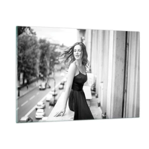 Glasbild - Bild auf glas - Eine Frau in einem schwarzen Kleid auf einem Balkon im Pariser Stil - 120x80cm - Bestimmt ein Pariser - Moderne Wanddekoration für Wohnzimmer und Schlafzimmer ARTTOR