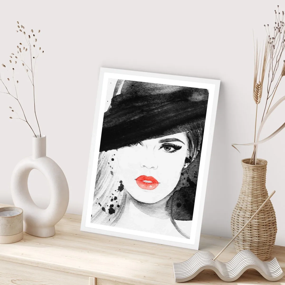 Poster in einem weißen Rahmen - Frau in schwarz - 40x50 cm