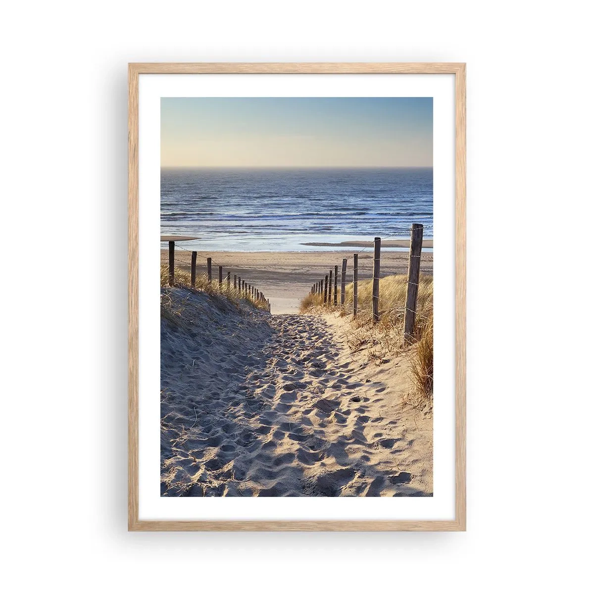 Poster in einem Rahmen aus heller Eiche - Das Rauschen des Meeres, der Gesang der Vögel, ein wilder Strand im Gras ... - 50x70 cm