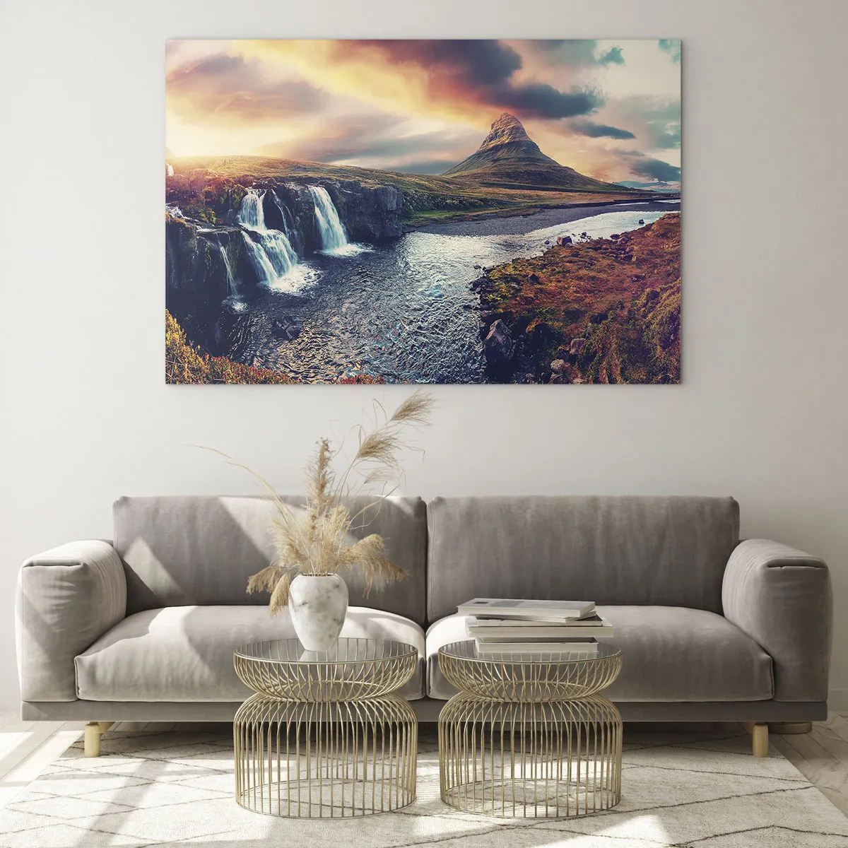 Glasbild - Bild auf glas - Wasserfall und Berg bei Sonnenuntergang in der isländischen Landschaft - 120x80cm - In der Majestät der Natur - Moderne Wanddekoration für Wohnzimmer und Schlafzimmer ARTTOR