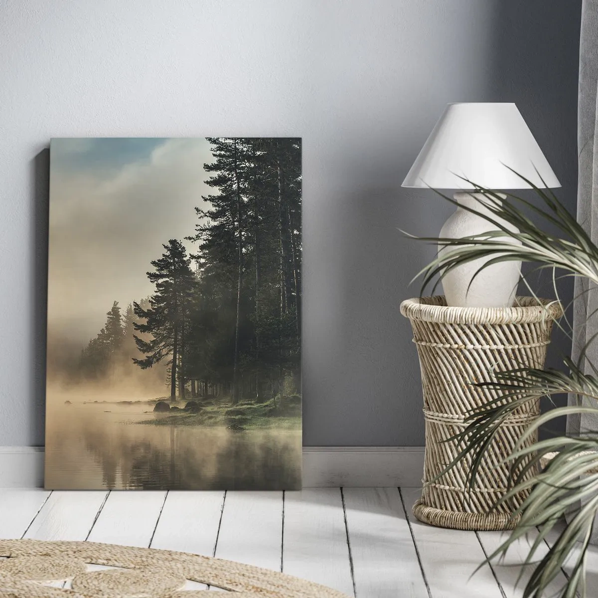 Bild auf Leinwand - Leinwandbild - Ein nebliger Wald über einem ruhigen See - 50x70cm - Die Geburt des Tages - Moderne Wanddekoration für Wohnzimmer und Schlafzimmer ARTTOR