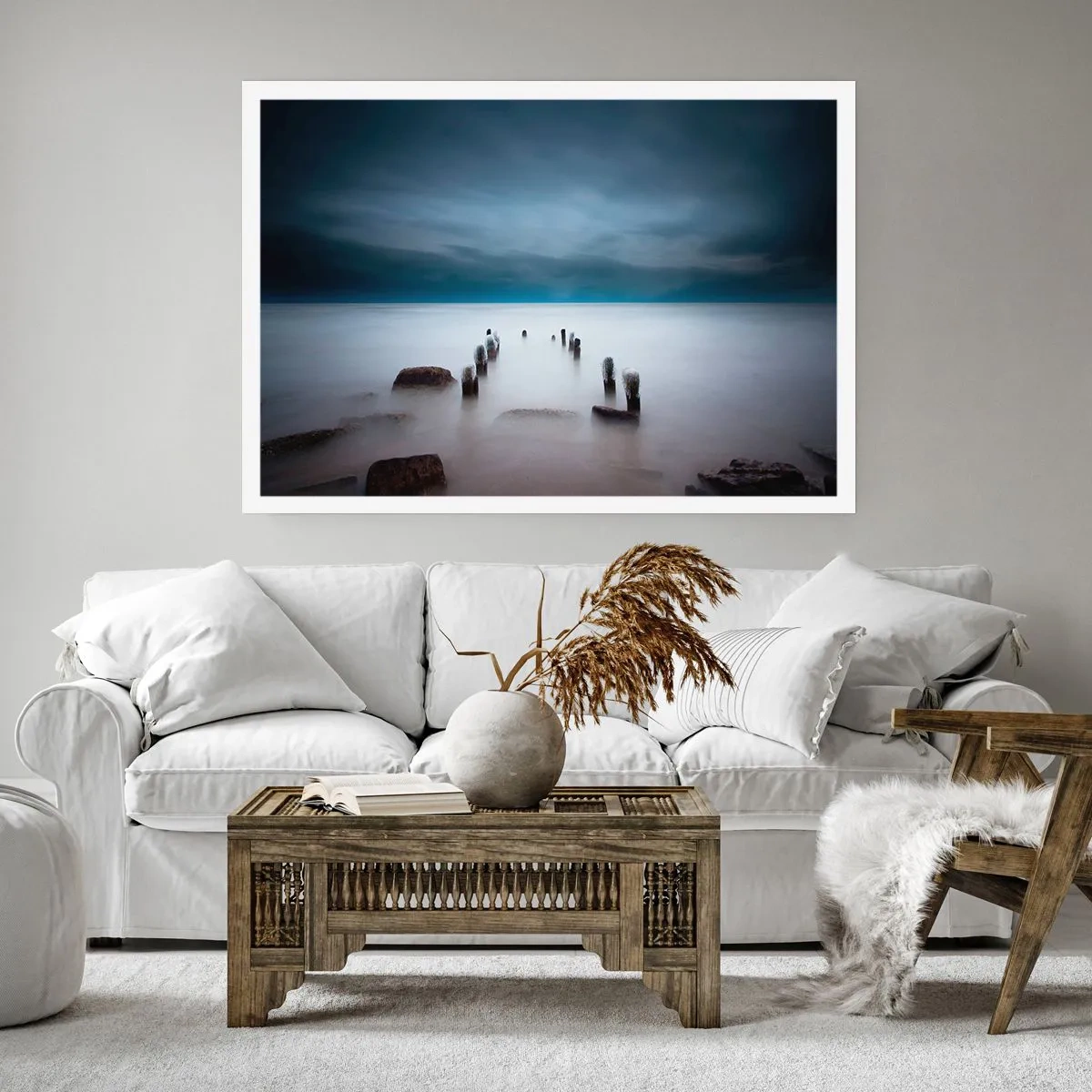 Poster - Der alte Pier vor der Kulisse eines ruhigen Meeres - 100x70cm - Nachdenklicher See - Moderne Wanddekoration für Wohnzimmer und Schlafzimmer ARTTOR