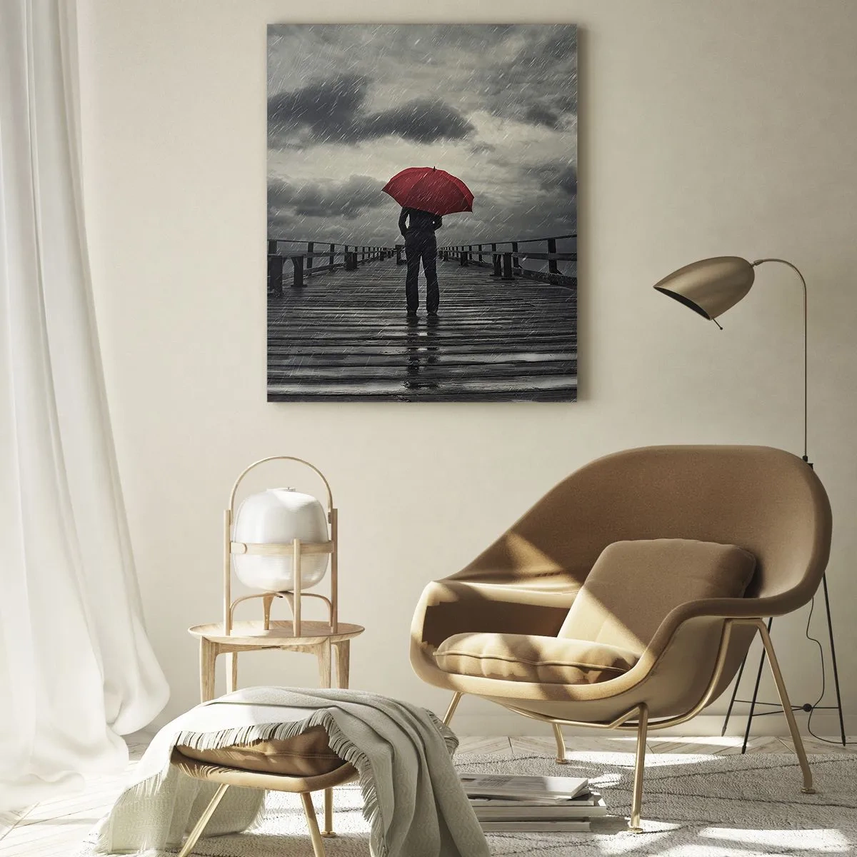 Glasbild - Bild auf glas - Eine Person mit einem roten Regenschirm auf einem verregneten Pier - 80x120cm - Es ist egal, dass es regnet - Moderne Wanddekoration für Wohnzimmer und Schlafzimmer ARTTOR