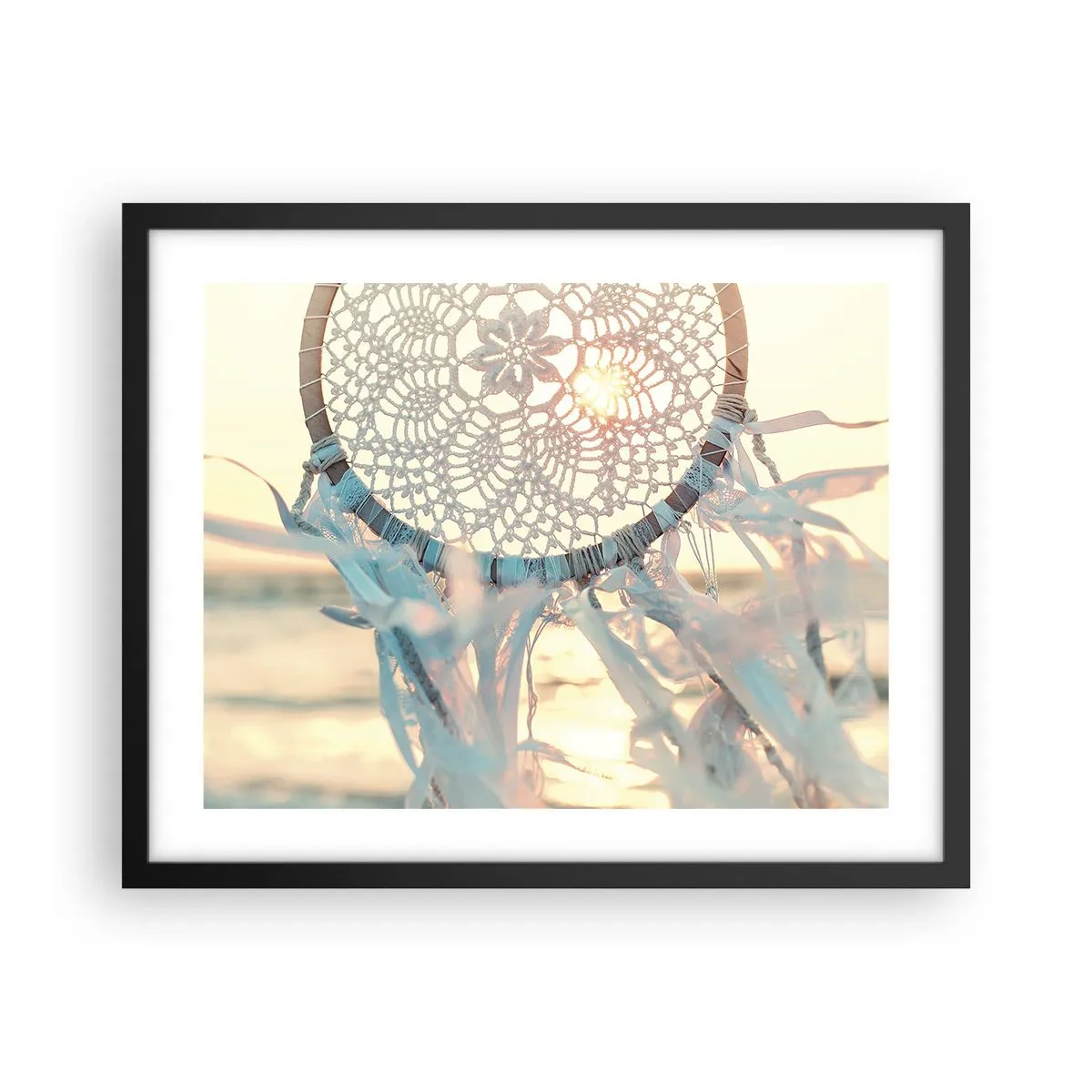 Poster in einem schwarzem Rahmen - Totem aus Spitze - 50x40 cm