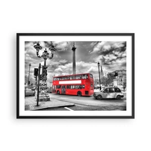 Poster in einem schwarzem Rahmen - Ein roter Doppeldeckerbus vor einer schwarz-weißen Stadtkulisse - 70x50cm - Der wahre Blutkreislauf der Stadt - Moderne Wanddekoration für Wohnzimmer und Schlafzimmer ARTTOR