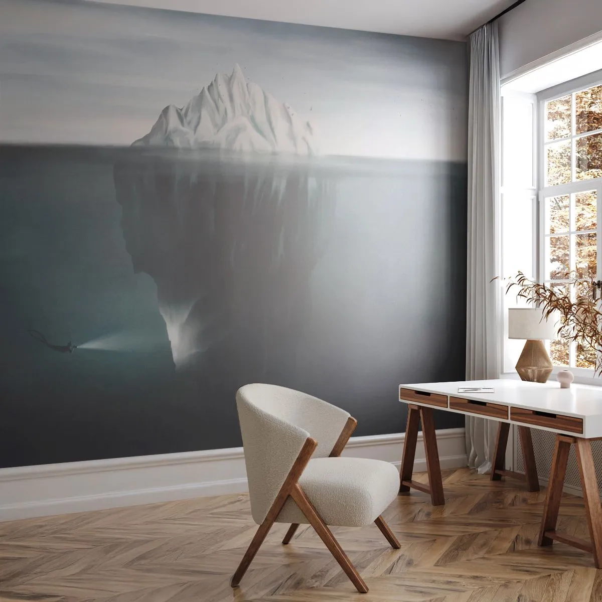 Fototapete Premium Sand - Ein Eisberg und ein Taucher mit einer Taschenlampe unter der Wasseroberfläche - 100x70cm - Unterwassergeheimnis - Moderne Wanddekoration für Wohnzimmer und Schlafzimmer ARTTOR