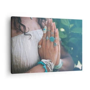 Bild auf Leinwand - Leinwandbild - Mit Boho-Schmuck verzierte Hände - 70x50cm - Willkommen im Zentrum des Seins - Moderne Wanddekoration für Wohnzimmer und Schlafzimmer ARTTOR