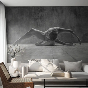 Fototapete Premium Sand - Schwarz-Weiß-Aufnahme einer Ballerina in ausdrucksstarker Pose - 100x70cm - Symmetrie gefunden - Moderne Wanddekoration für Wohnzimmer und Schlafzimmer ARTTOR