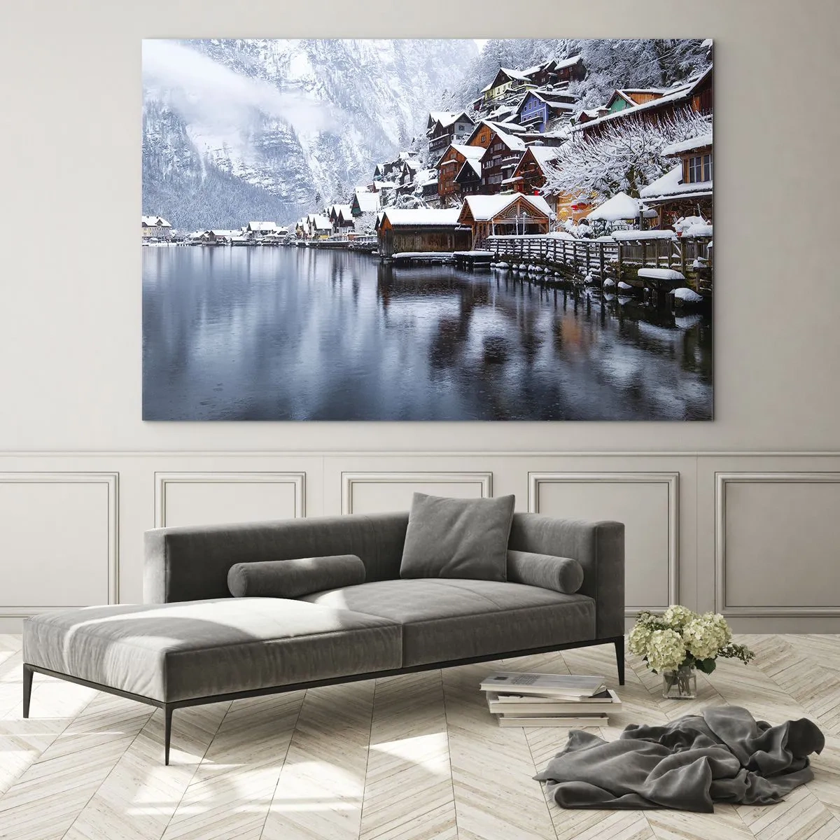 Glasbild - Bild auf glas - Ein Bergdorf an einem schneebedeckten See in einer Winterlandschaft - 120x80cm - In winterlicher Dekoration - Moderne Wanddekoration für Wohnzimmer und Schlafzimmer ARTTOR
