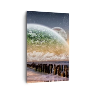 Bild auf Leinwand - Leinwandbild - Eine fantastische Landschaft mit einem großen Planeten über dem Meer und einem Holzsteg. - 80x120cm - Und die Welt tauchte aus dem Wasser auf - Moderne Wanddekoration für Wohnzimmer und Schlafzimmer ARTTOR