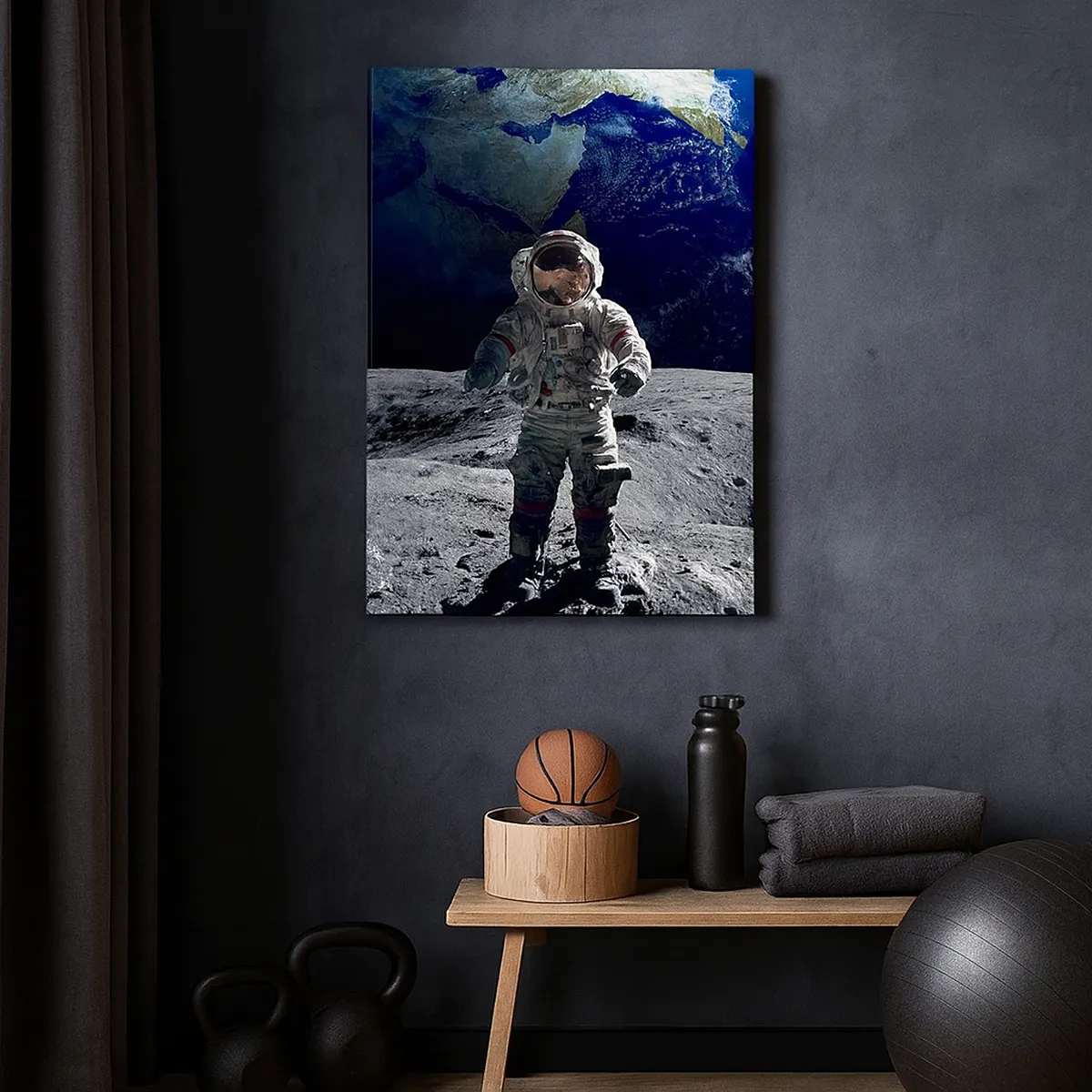 Bild auf Leinwand - Leinwandbild - Astronaut auf der Mondoberfläche mit der Erde im Hintergrund - 50x70cm - Grüße vom Mond - Moderne Wanddekoration für Wohnzimmer und Schlafzimmer ARTTOR