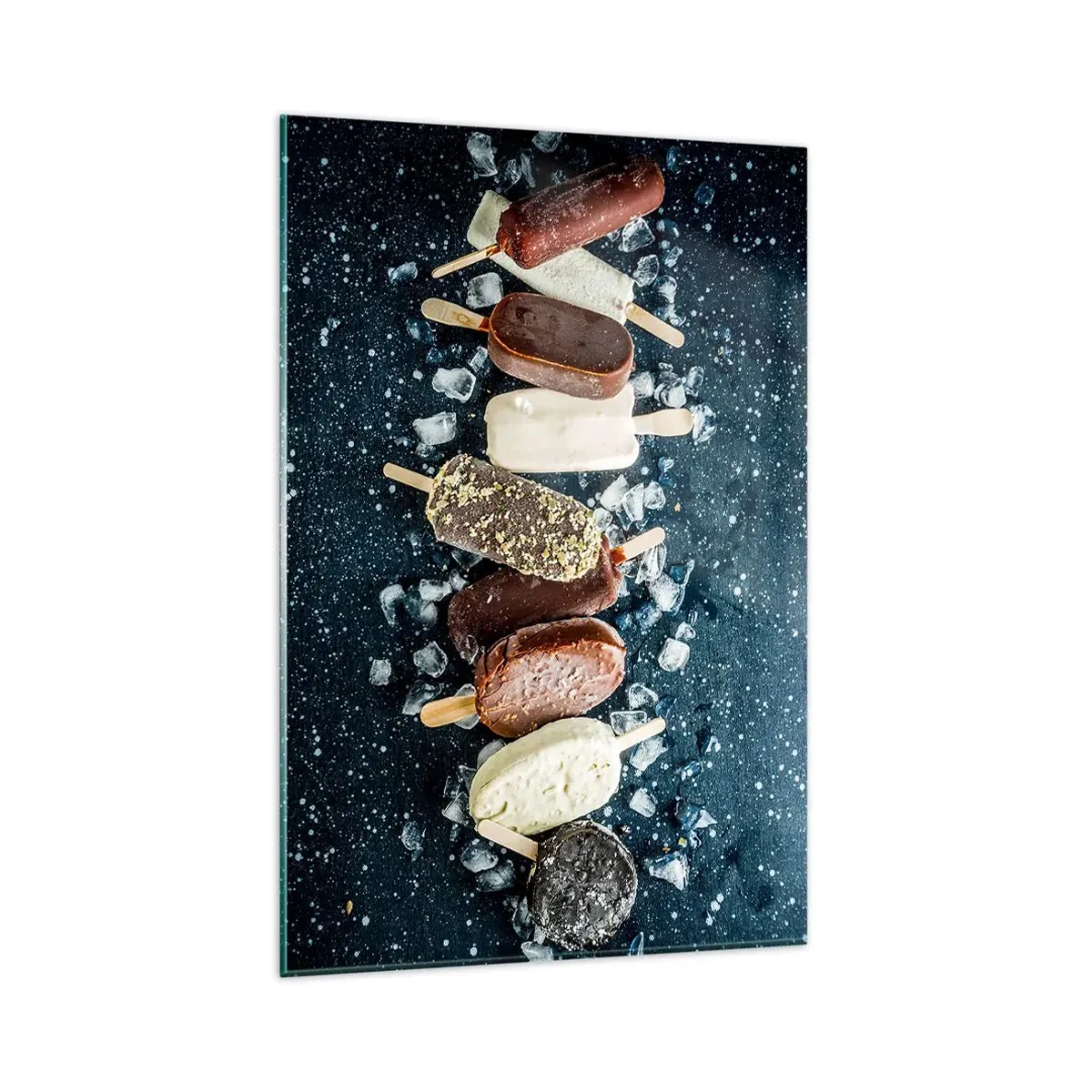 Glasbild - Bild auf glas - Bunte Eislutscher auf Eis mit dunklem Hintergrund angeordnet - 80x120cm - Geschmack des heißen Sommers - Moderne Wanddekoration für Wohnzimmer und Schlafzimmer ARTTOR
