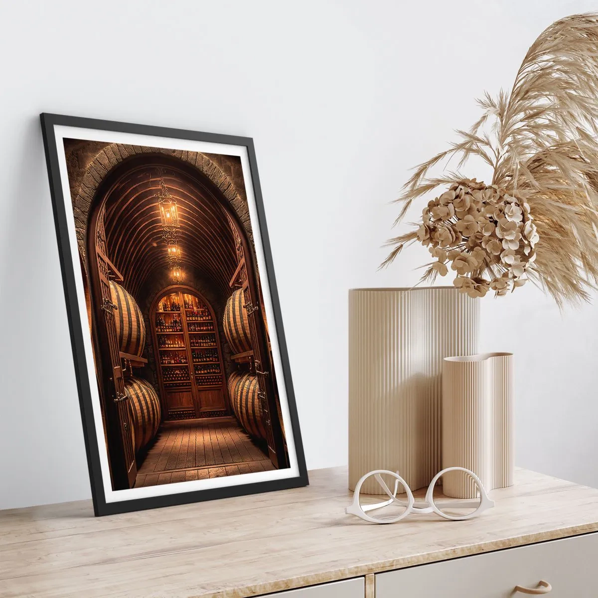 Poster in einem schwarzem Rahmen - Eleganter Weinkeller mit Holzfässern - 50x70cm - Stimmungsvoller Keller - Moderne Wanddekoration für Wohnzimmer und Schlafzimmer ARTTOR