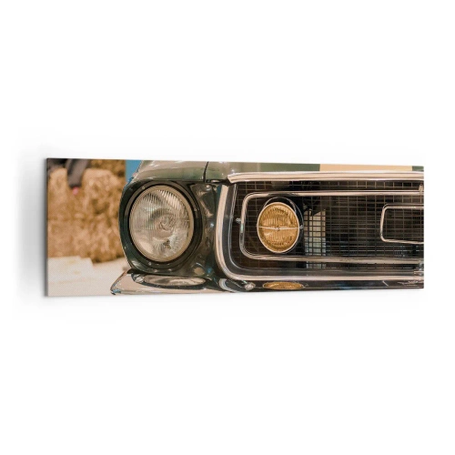Bild auf Leinwand - Leinwandbild - Ein kultiges Retro-Auto in klassischer Umgebung - 160x50cm - Treffen mit einer Legende - Moderne Wanddekoration für Wohnzimmer und Schlafzimmer ARTTOR