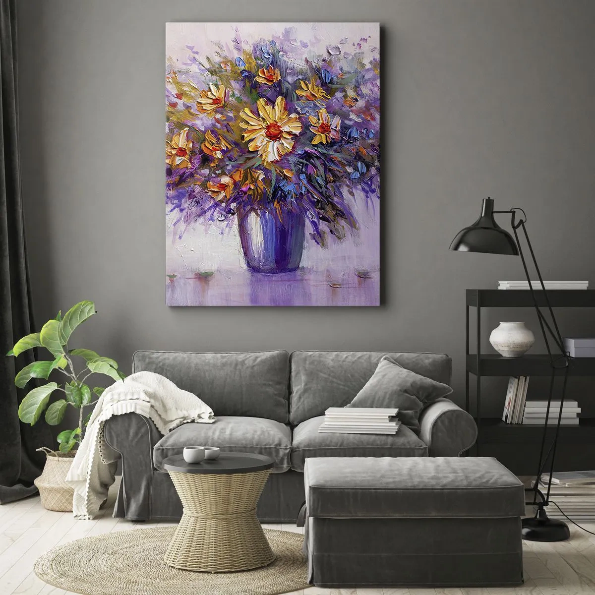 Bild auf Leinwand - Leinwandbild - Ein Blumenstrauß in einer Vase auf pastellfarbenem Hintergrund - 70x100cm - Es riecht süß, sieht süß aus - Moderne Wanddekoration für Wohnzimmer und Schlafzimmer ARTTOR