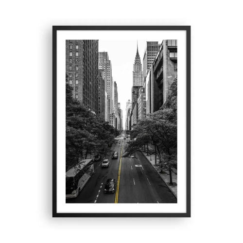 Poster in einem schwarzem Rahmen - Schwarz-weißes Stadtpanorama mit gelber Linie auf der Straße - 50x70cm - New Yorker Morgen - Moderne Wanddekoration für Wohnzimmer und Schlafzimmer ARTTOR
