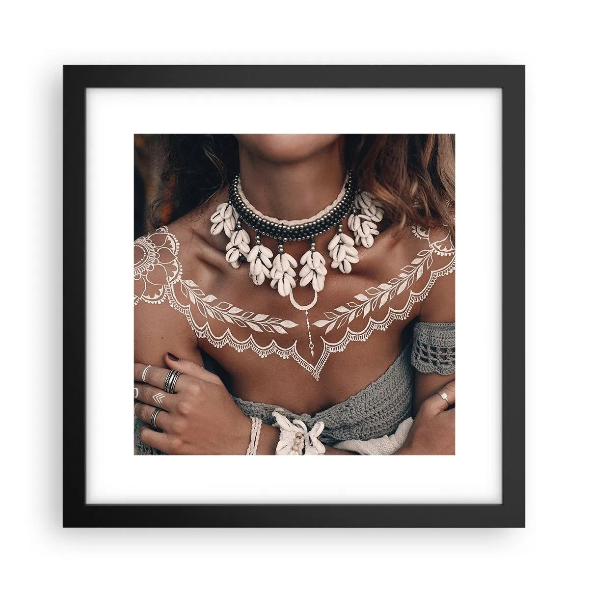 Poster in einem schwarzem Rahmen - Talismane, Rituale der Weiblichkeit - 30x30 cm