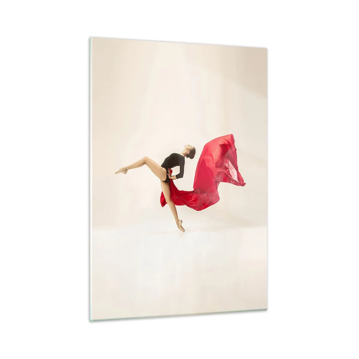 Glasbild - Bild auf glas - Eine Tänzerin im dynamischen Sprung mit rotem Stoff - 50x70cm - Rot und Schwarz - Moderne Wanddekoration für Wohnzimmer und Schlafzimmer ARTTOR